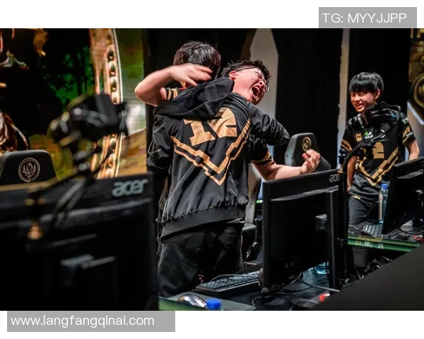 电竞新闻RNG战队的荣耀与坚持从默默无闻到英雄联盟巅峰的奋斗历程 电竞新闻RNG战队的荣耀与坚持从默默无闻到英雄联盟巅峰的奋斗历程